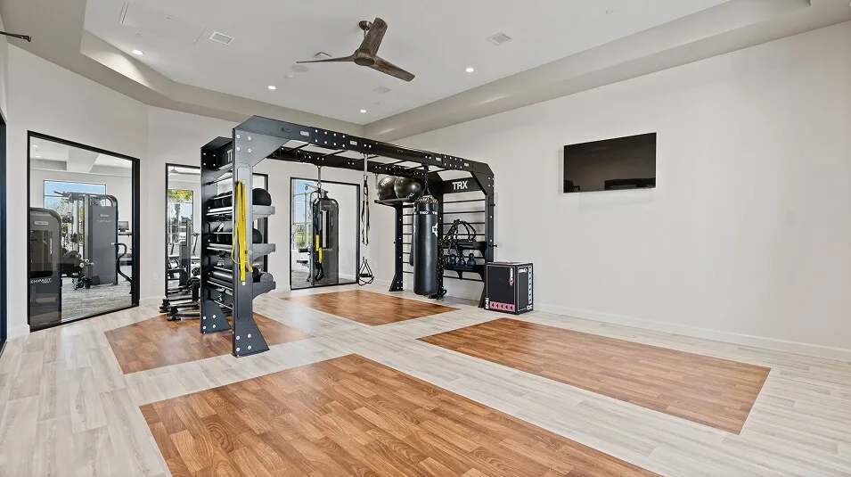 Clubhouse e academia fitness do Wellness Ridge Clermont FL, comunidade Lennar para brasileiros em Orlando