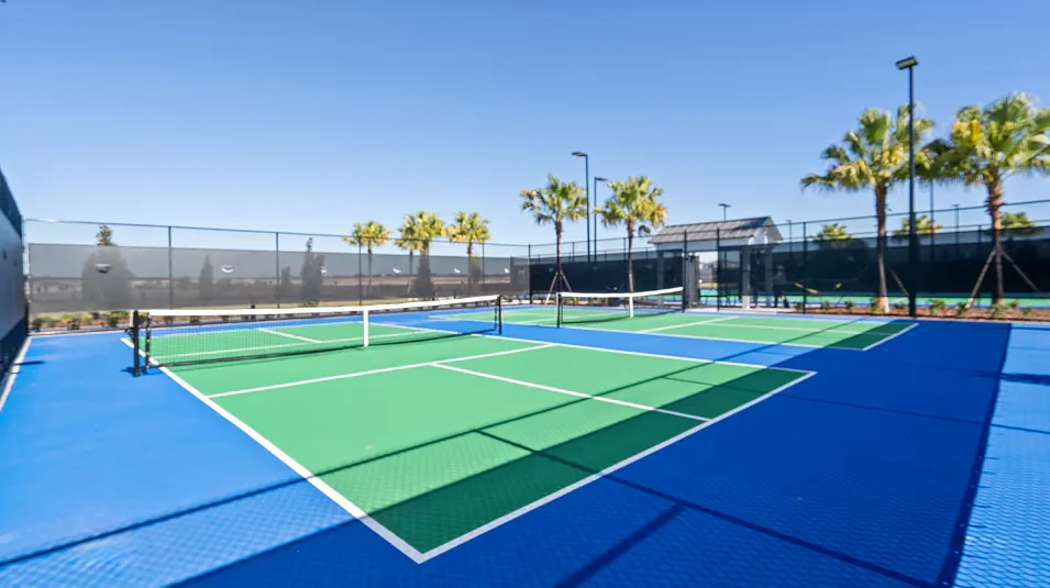 Quadras de tênis e pickleball do Wellness Ridge Clermont FL, comunidade Lennar para brasileiros em Orlando